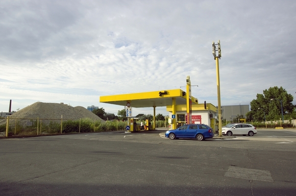 gas station 