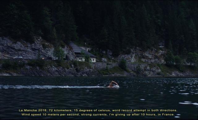 Rostislav Vítek swimming in the ice-lake Gosausee in Austria